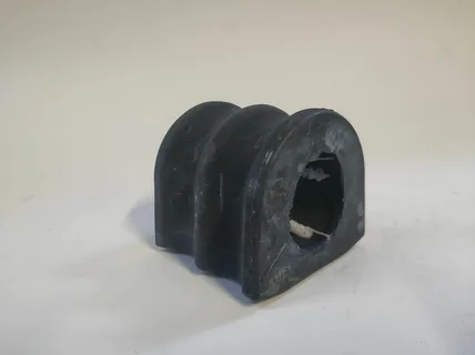 Втулка тяги стабилизатора Nissan 5611360U05